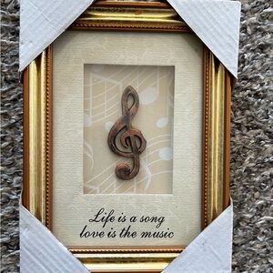 Framed 🎼 Musical Decor
